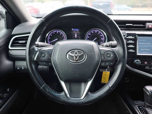 Used 2018 Toyota Camry SE FWD image 14