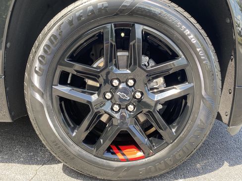 Used 2023 Chevrolet Traverse Premier w/ Redline Edition FWD image 12