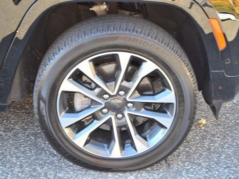 Used 2023 Jeep Grand Cherokee L Overland image 10