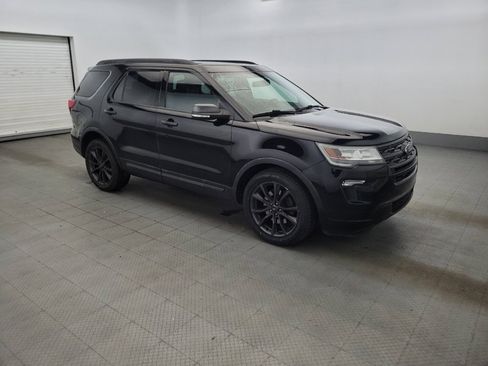 Used 2018 Ford Explorer XLT w/ Equipment Group 202A AWD/4WD image 11