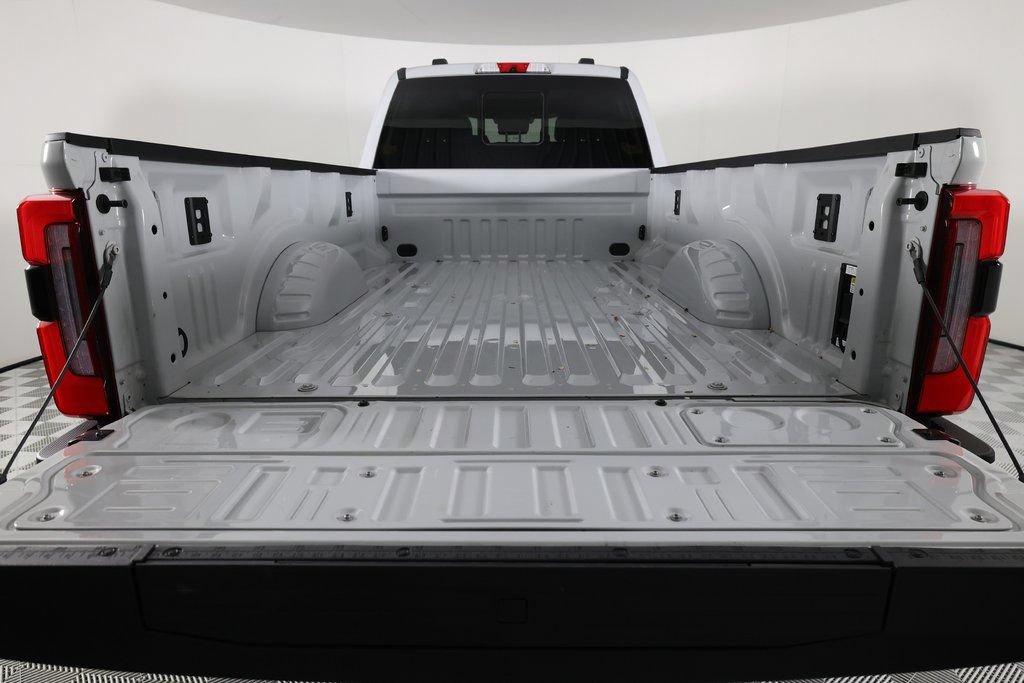 Used 2025 Ford F350 Platinum w/ Platinum Plus Package AWD/4WD image 7