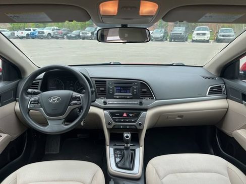Used 2017 Hyundai Elantra SE FWD image 17