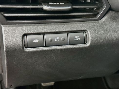 Used 2024 Nissan Altima 2.5 SV FWD image 17
