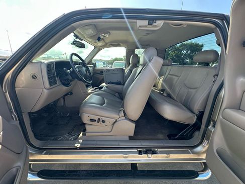 Used 2004 GMC Sierra 2500 SLT w/ Skid Plate Package AWD/4WD image 37