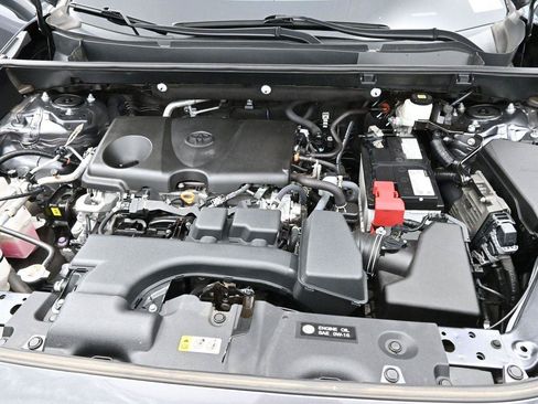 Used 2022 Toyota RAV4 XLE AWD/4WD image 31