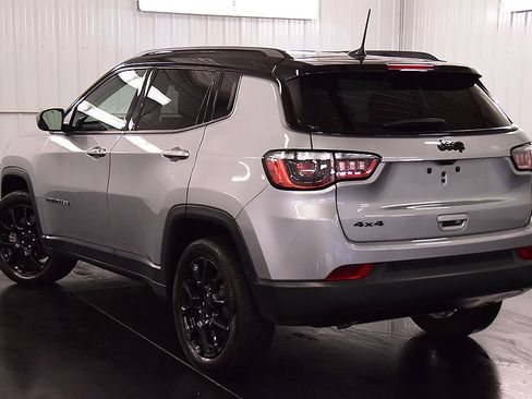 Used 2023 Jeep Compass Latitude w/ Convenience Group AWD/4WD image 5