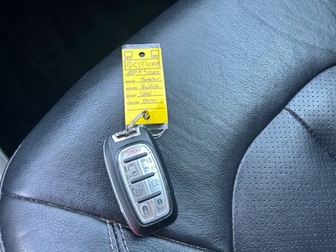 Used 2022 Chrysler Pacifica Touring-L FWD image 31