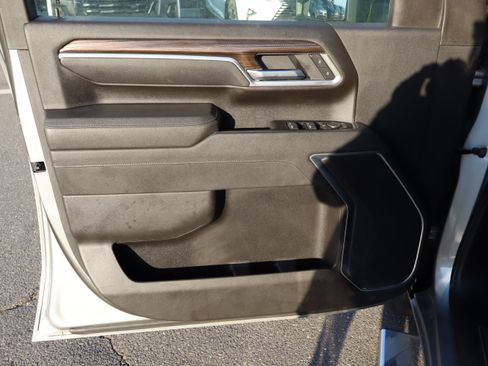 Used 2025 Chevrolet Silverado 2500 LT w/ Convenience Package AWD/4WD image 19