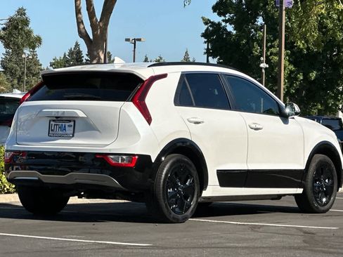 Used 2023 Kia Niro Wind FWD image 2