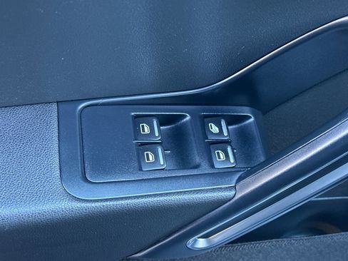 Used 2013 Volkswagen Beetle 2.5 image 12