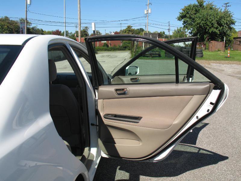 Used 2005 Toyota Camry LE FWD image 15