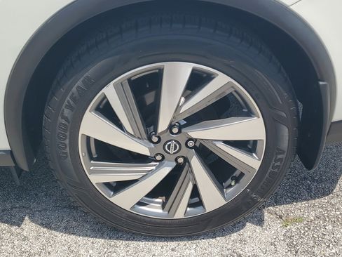 Used 2020 Nissan Murano SL w/ Moonroof Package FWD image 9