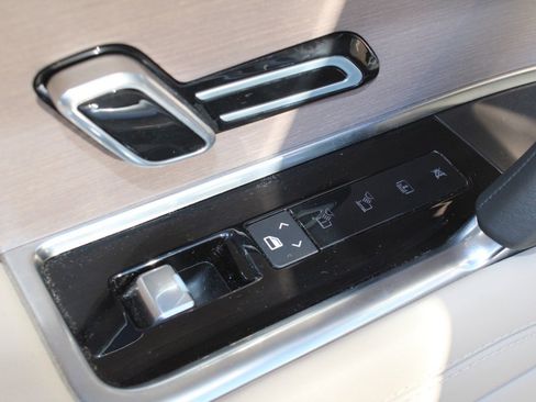 Used 2023 Land Rover Range Rover SE image 36