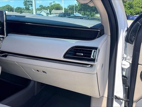 Used 2021 Lincoln Navigator Reserve w/ Luxury Package AWD/4WD image 21
