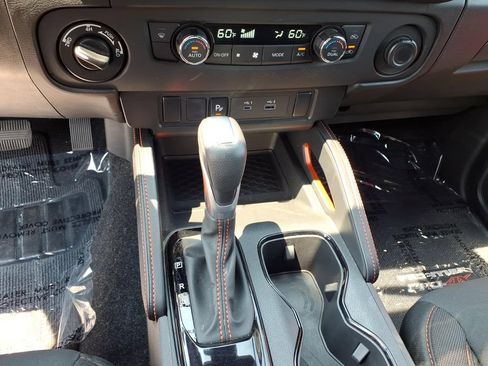 Used 2025 Nissan Frontier PRO-4X AWD/4WD image 15