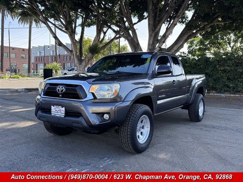 Used 2012 Toyota Tacoma PreRunner w/ SR5 Pkg RWD image 2