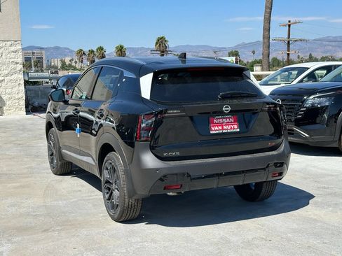 New 2026 Nissan Kicks SR w/ SR Premium Package FWD image 3