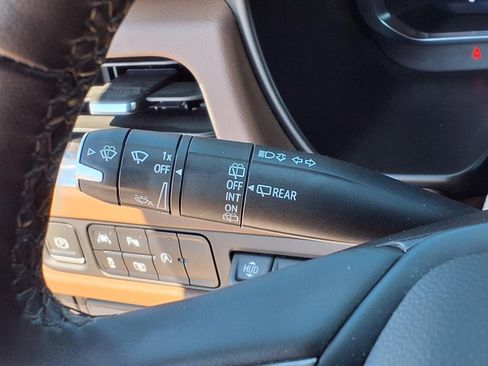 Used 2024 Chevrolet Suburban High Country image 24