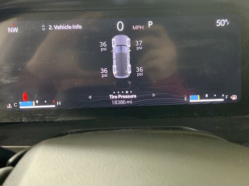 Used 2023 Jeep Grand Cherokee Laredo image 11