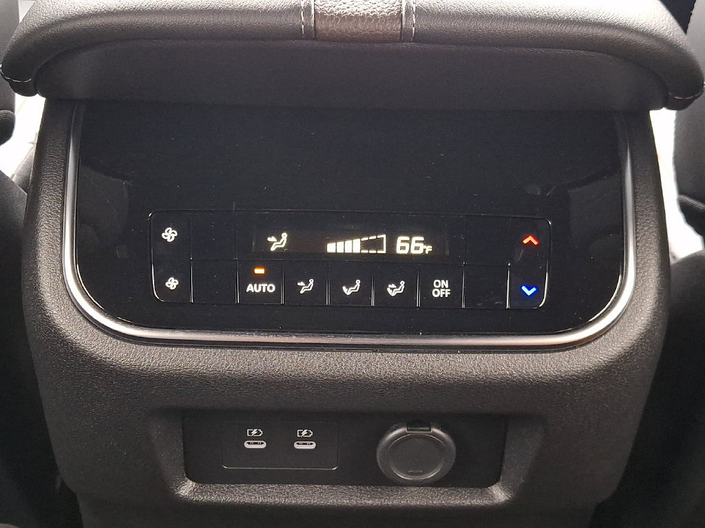 Used 2025 Nissan Armada SL AWD/4WD image 13