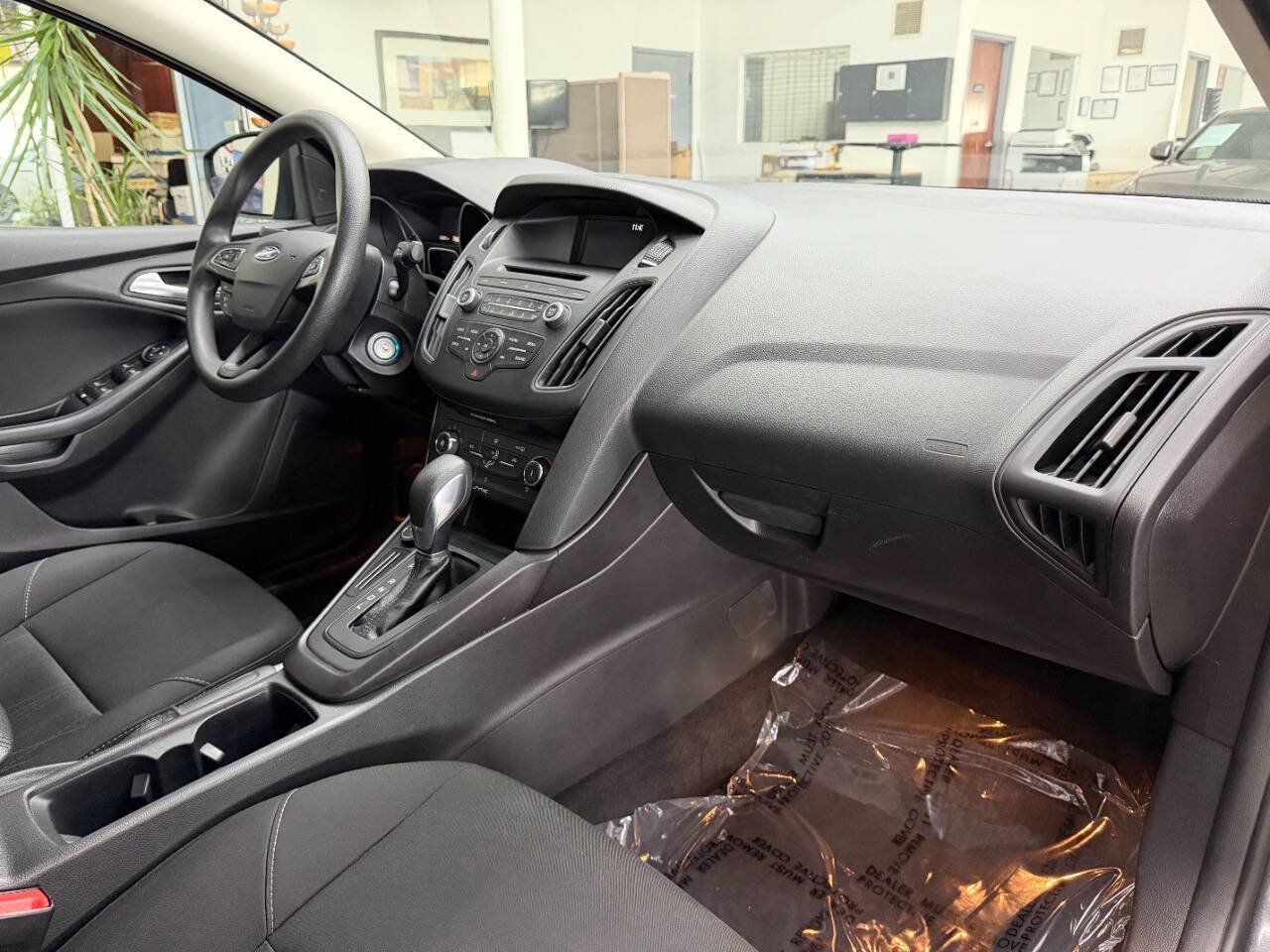 Used 2017 Ford Focus SE FWD image 18