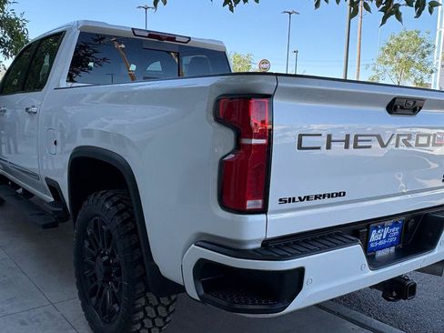 Used 2024 Chevrolet Silverado 2500 High Country w/ LPO, Dark Essentials Package AWD/4WD image 12