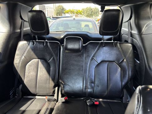 Used 2025 Chrysler Pacifica Select FWD image 30
