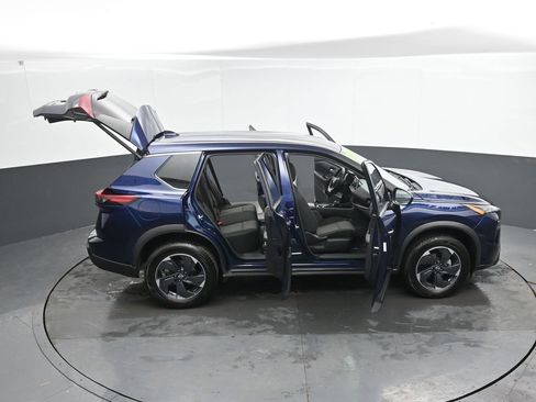 Used 2025 Nissan Rogue SV image 51
