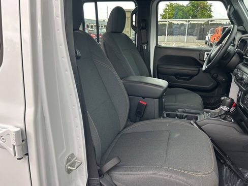 Certified 2024 Jeep Gladiator Sport image 23
