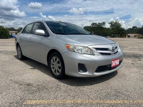 Used 2011 Toyota Corolla LE FWD image 4