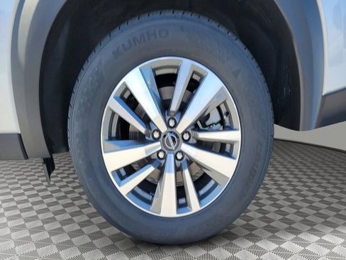 New 2025 Nissan Pathfinder SL image 12