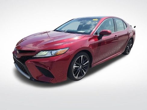 Used 2018 Toyota Camry XSE FWD image 2