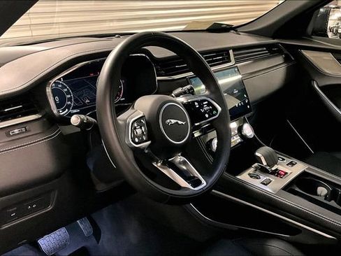 Certified 2025 Jaguar F-PACE R-Dynamic S image 24