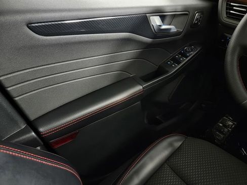 Certified 2023 Ford Escape ST-Line Elite AWD/4WD image 31