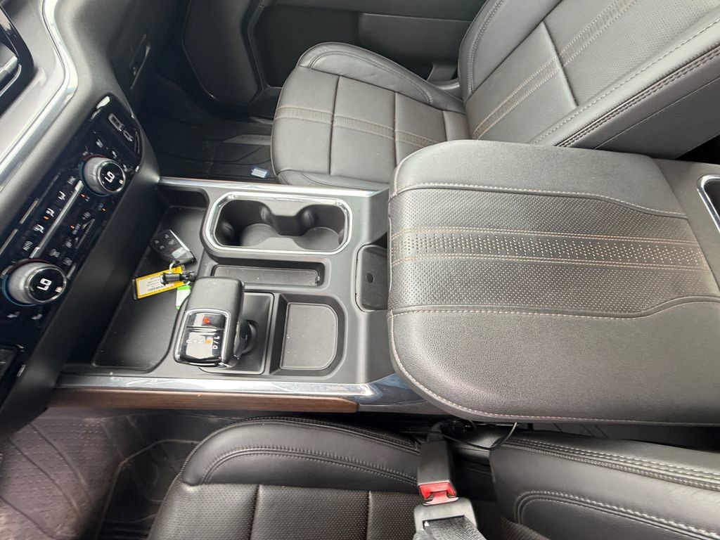 Used 2024 Chevrolet Silverado 1500 High Country w/ High Country Premium Package AWD/4WD image 31