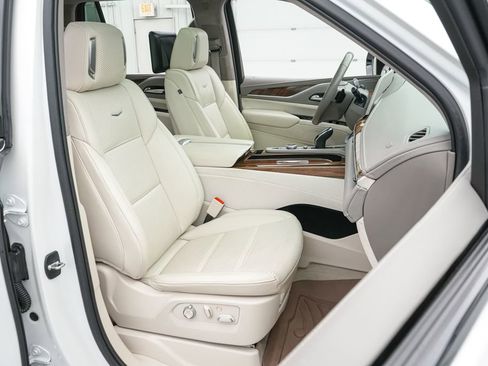 Used 2023 Cadillac Escalade Sport Platinum AWD/4WD image 30