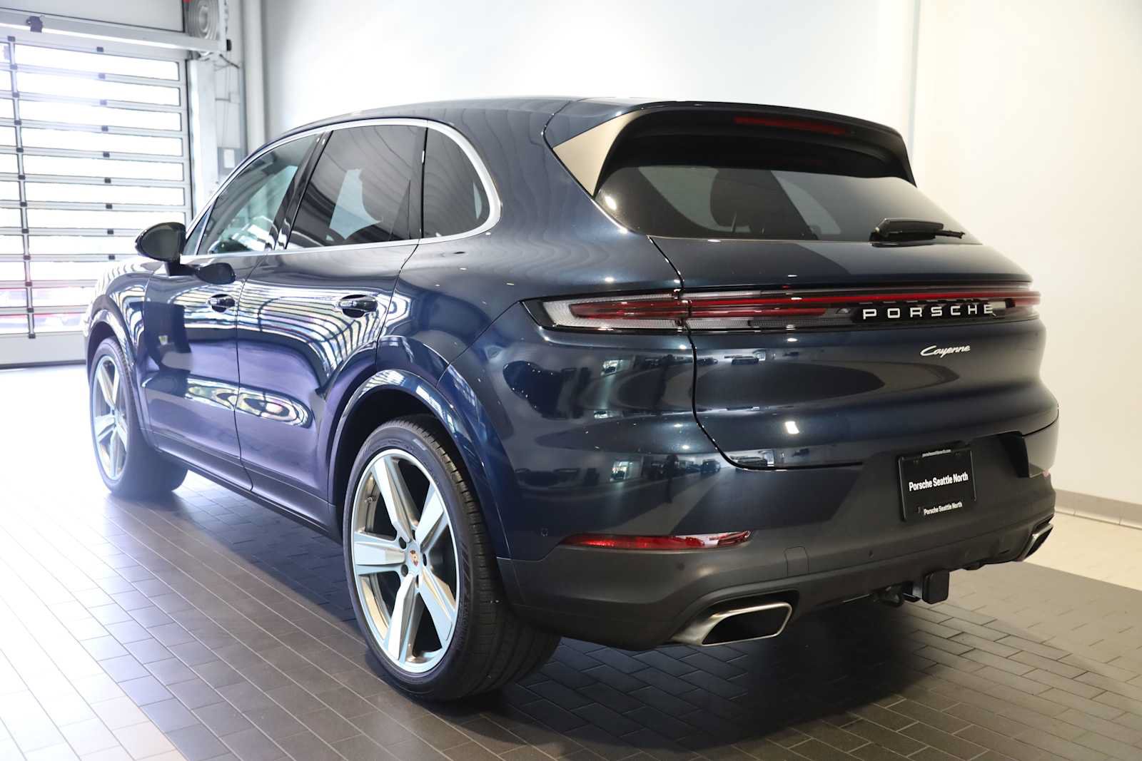 Used 2026 Porsche Cayenne AWD/4WD image 3
