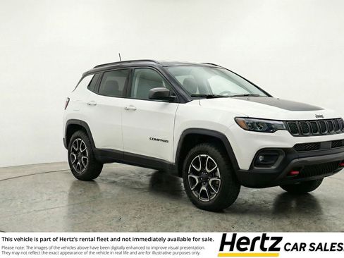 Used 2025 Jeep Compass Trailhawk AWD/4WD image 1