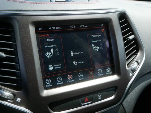 Used 2022 Jeep Cherokee Trailhawk AWD/4WD image 32
