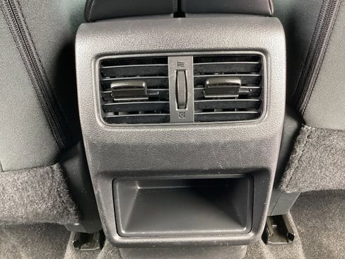 Used 2024 Nissan Rogue S FWD image 27