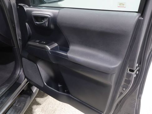 Used 2018 Toyota Tacoma TRD Sport AWD/4WD image 23