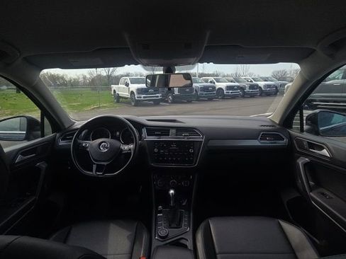 Used 2019 Volkswagen Tiguan SE image 19