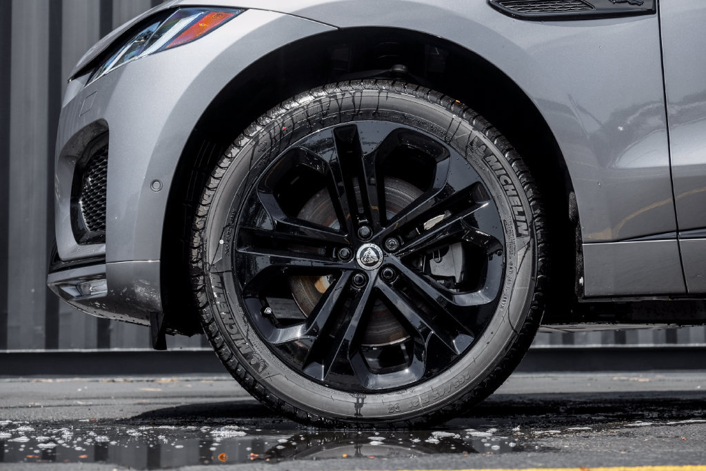 New 2026 Jaguar F-PACE R-Dynamic S AWD/4WD image 4