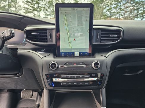 Used 2020 Ford Explorer ST w/ Premium Technology Package image 25