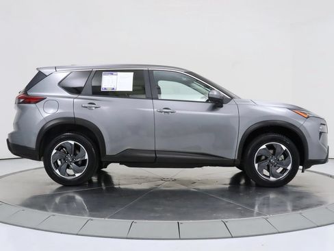 Used 2024 Nissan Rogue SV FWD image 6