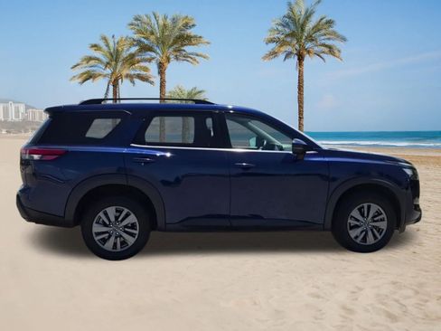 Used 2025 Nissan Pathfinder SV FWD image 9