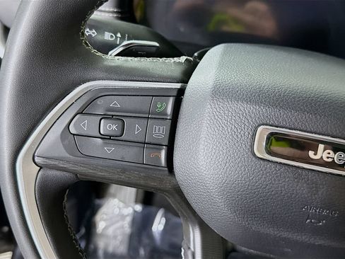 Used 2023 Jeep Grand Cherokee Altitude AWD/4WD image 22