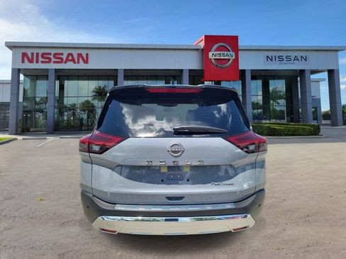 Certified 2023 Nissan Rogue Platinum w/ Platinum Premium Package FWD image 3
