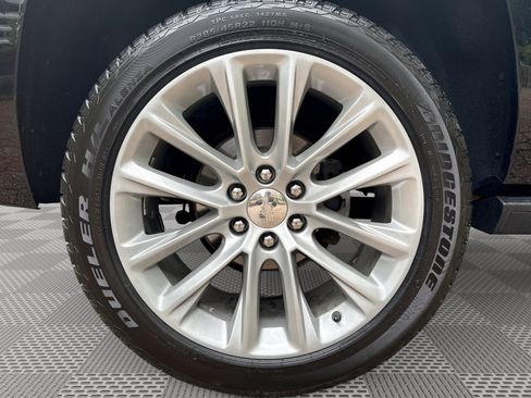 Used 2019 Chevrolet Suburban Premier w/ Premier Plus Edition AWD/4WD image 30