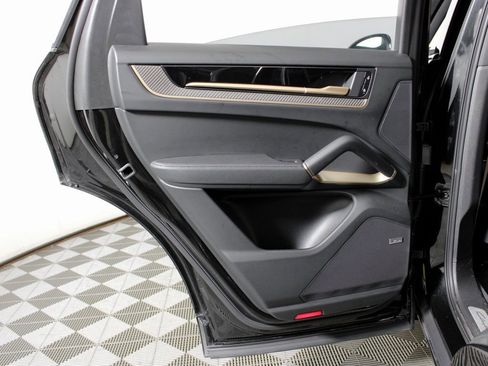 Used 2024 Porsche Cayenne S image 33